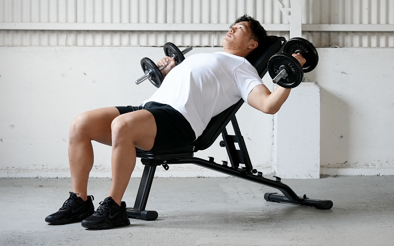 宅トレ】フラットvsインクラインベンチの違いを徹底比較！初心者向け 